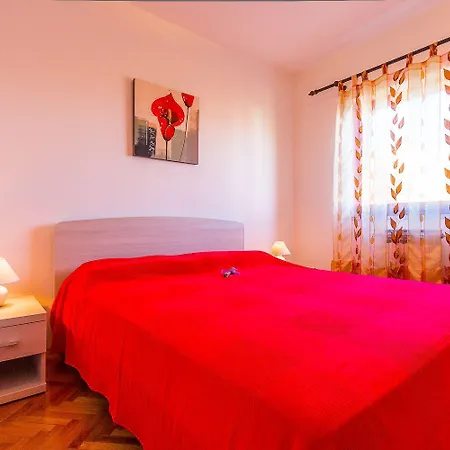 Tolles Nur 300 Meter Bis Zum Mit Kueche, Bad, Klima, Parkplatz Apartment