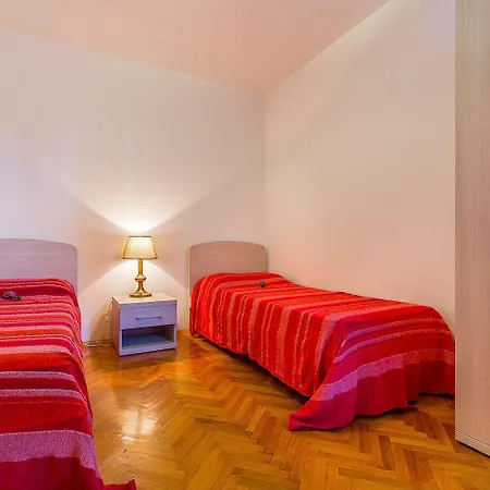 Apartment Tolles Nur 300 Meter Bis Zum Mit Kueche, Bad, Klima, Parkplatz Valbandon