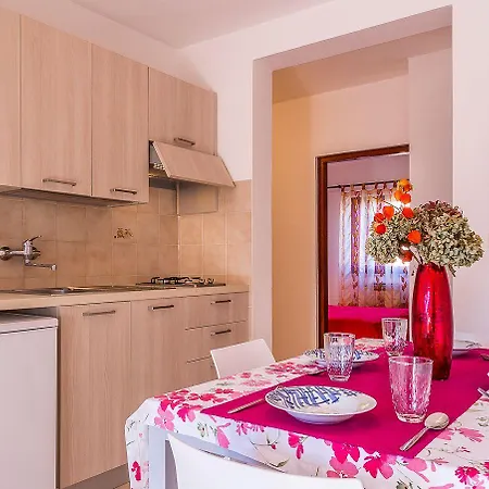 Tolles Nur 300 Meter Bis Zum Mit Kueche, Bad, Klima, Parkplatz Apartment Valbandon