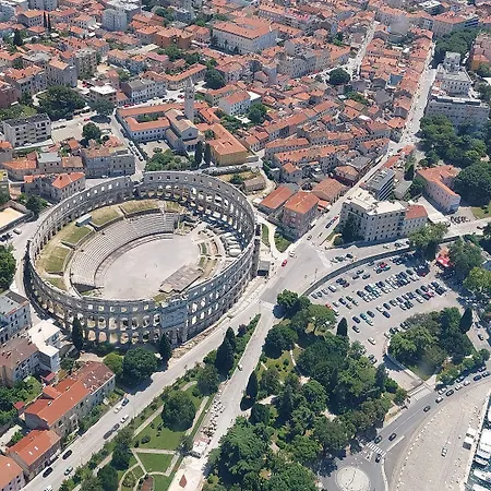 Tolles Nur 300 Meter Bis Zum Mit Kueche, Bad, Klima, Parkplatz Apartment